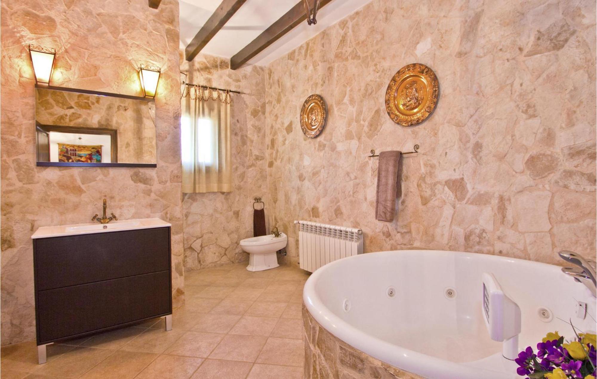 4 Bedroom Cozy In Ferienhaus