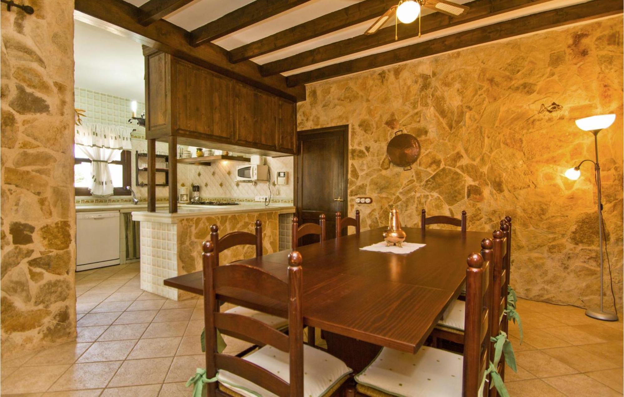 4 Bedroom Cozy In