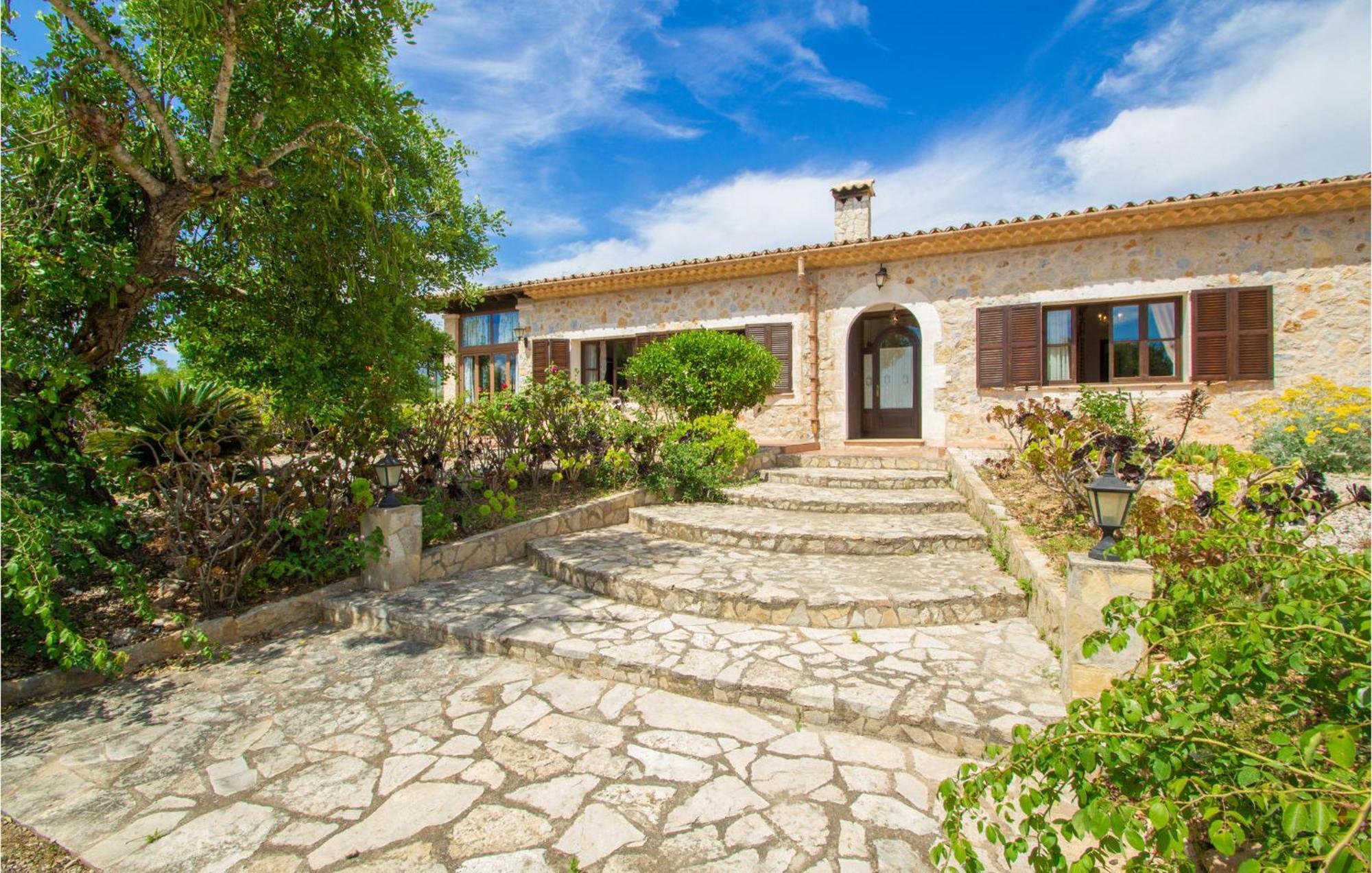 4 Bedroom Cozy In Ferienhaus *